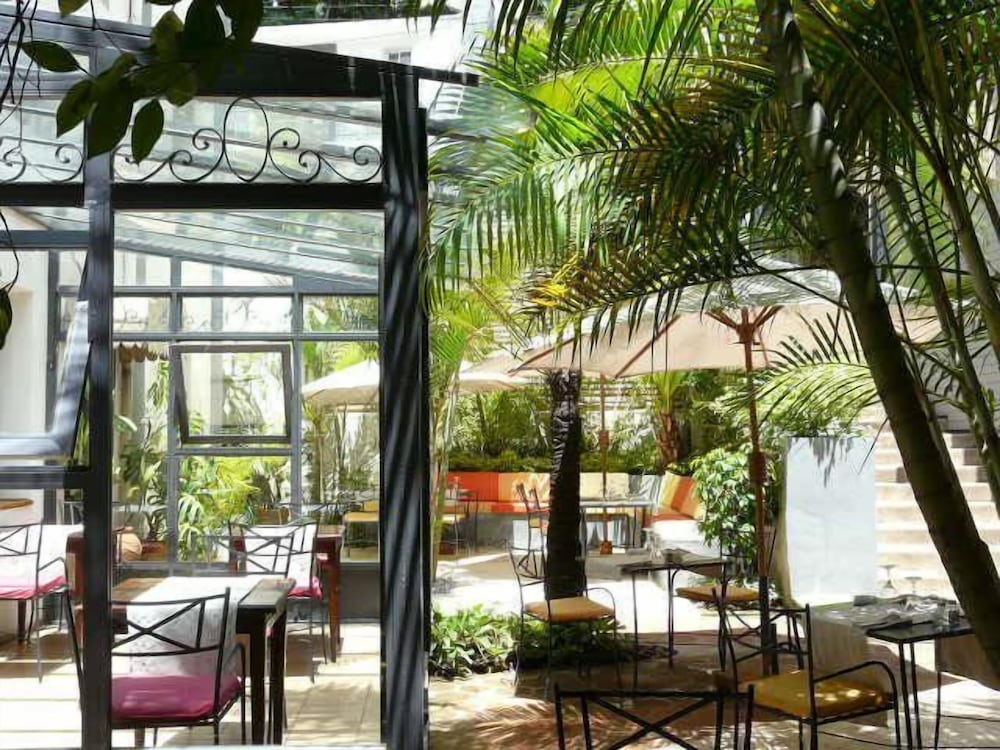 Hotel Restaurant La Ribaudière 44/49