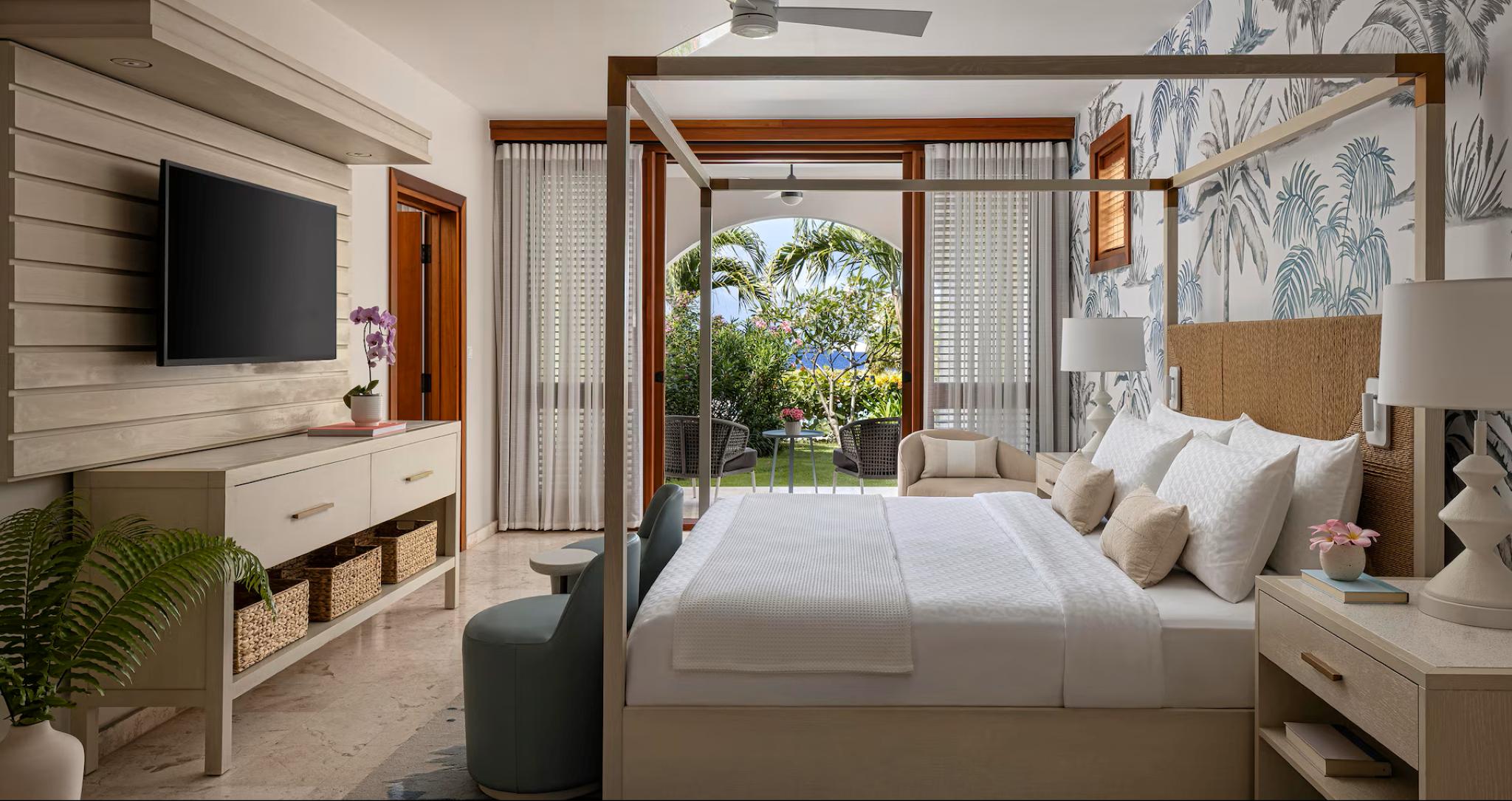 Walkout, Junior Suite, Patio, Bathtub, Club Floor 3/3