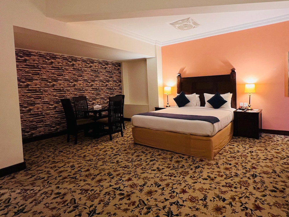 DELUXE SUITE