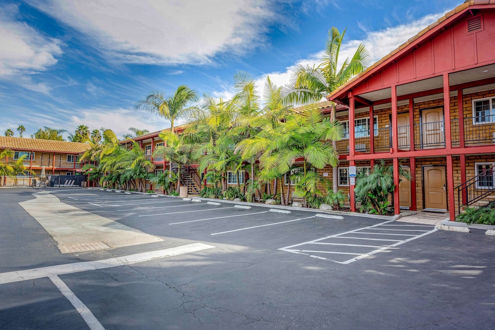 Motel 6 Carlsbad, CA - North Near Legoland 47/66