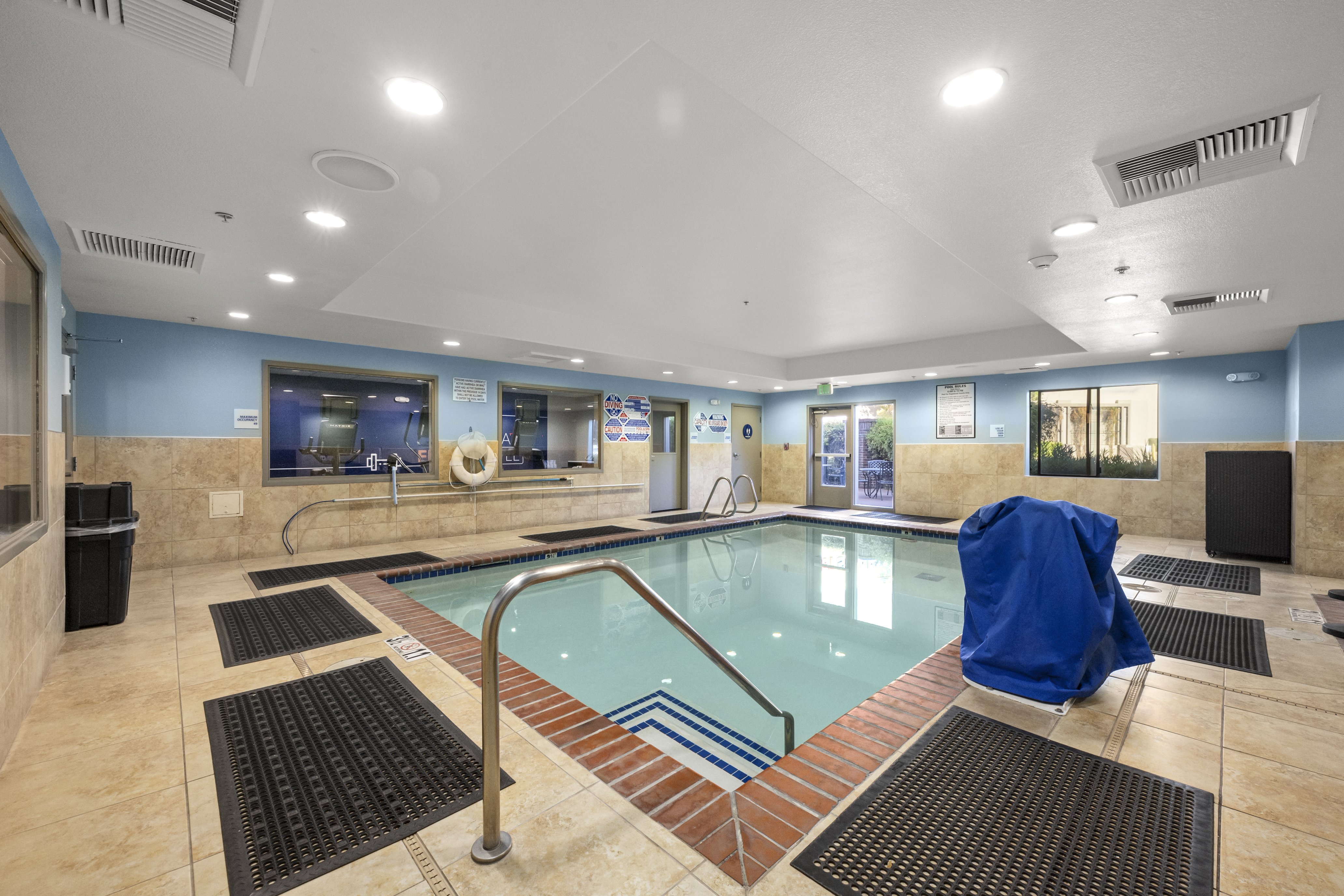 Holiday Inn Express Hotel & Suites Lincoln-Roseville Area 33/71