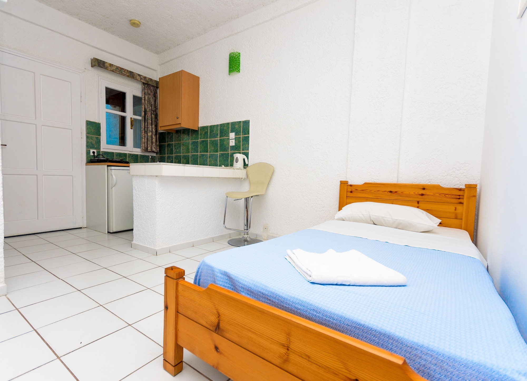 Superior, Studio, Twin Beds