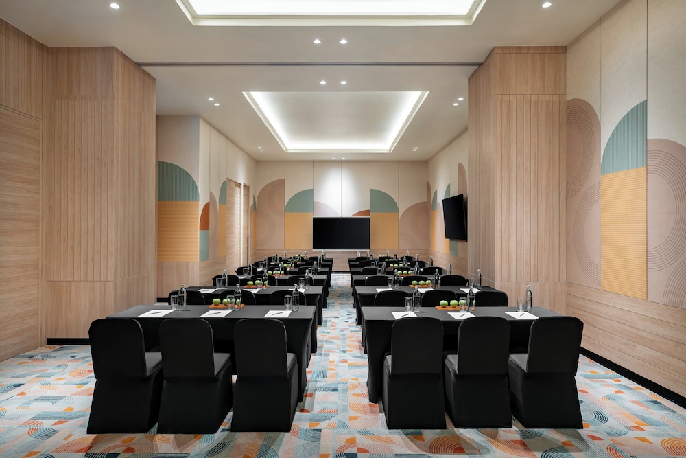 M Social Hotel Phuket 35/50