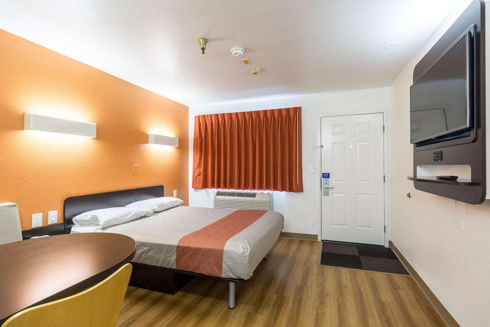 Motel6 Kirkland, WA - North Kirkland 37/58