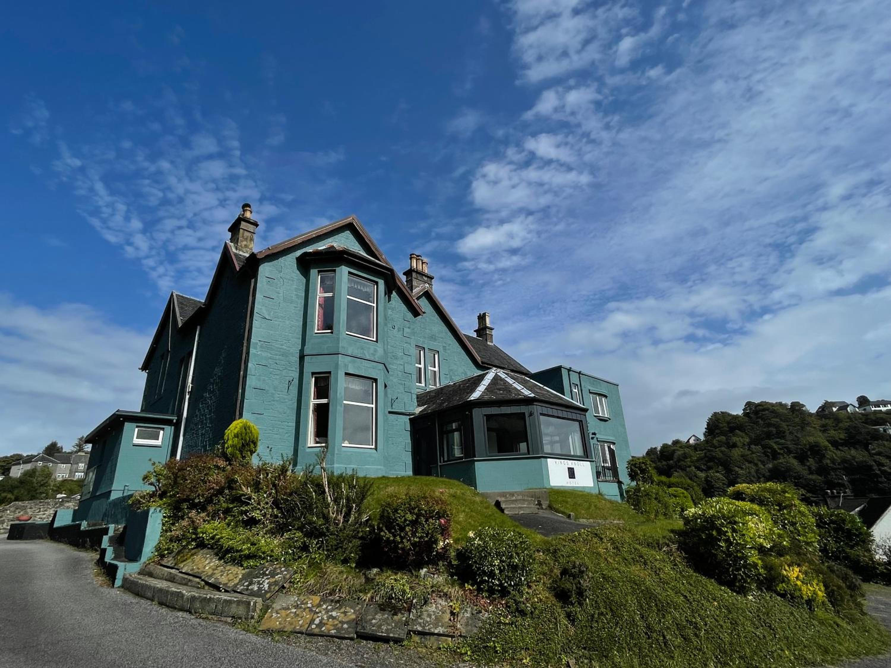 KINGS KNOLL HOTEL 3/53