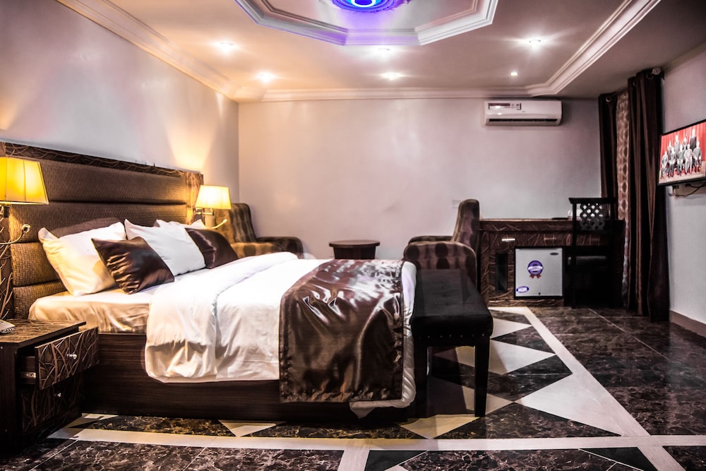 JUNIOR SUITE, STUDIO