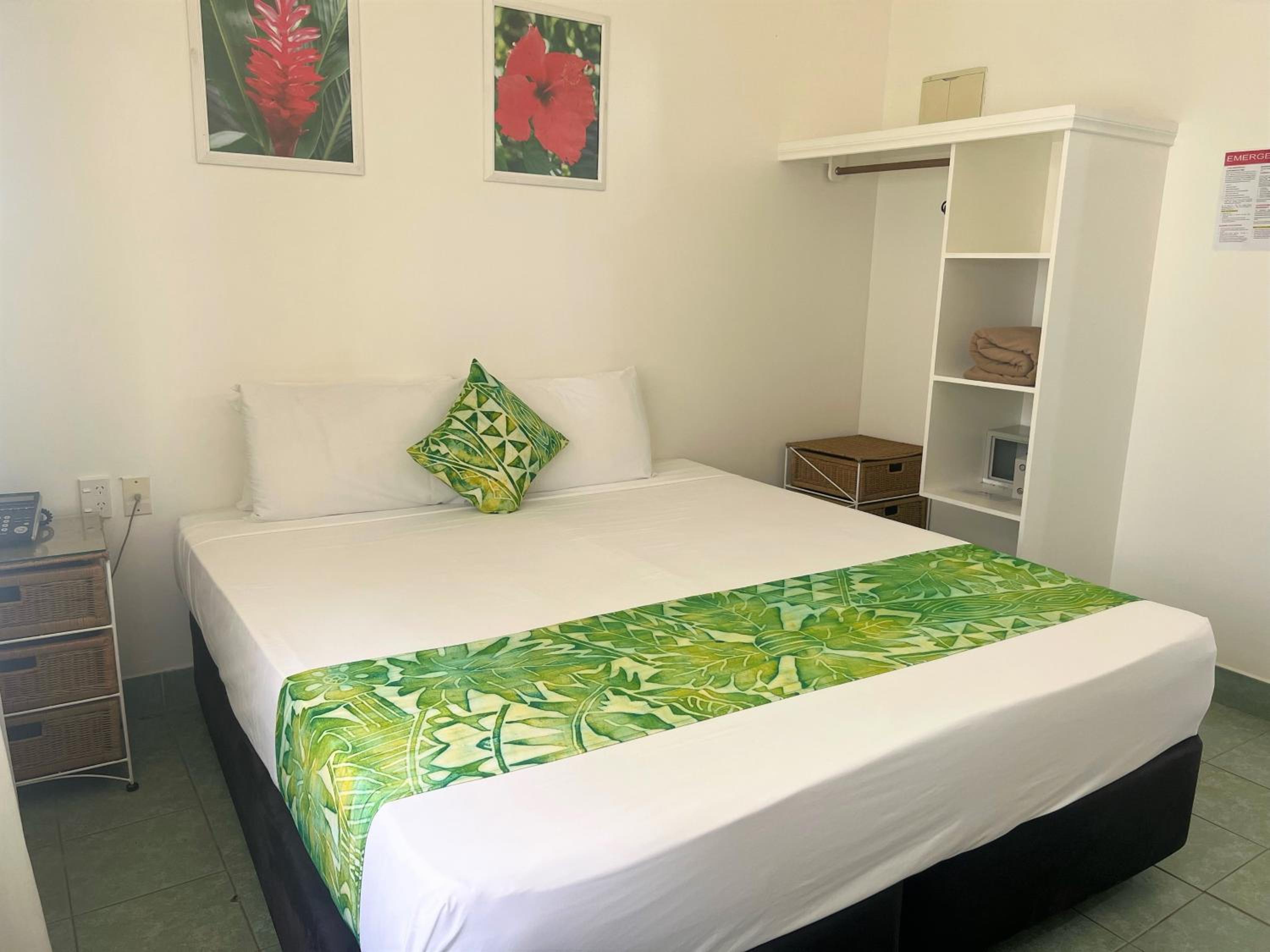 STANDARD, DOUBLE BED, KITCHENETTE