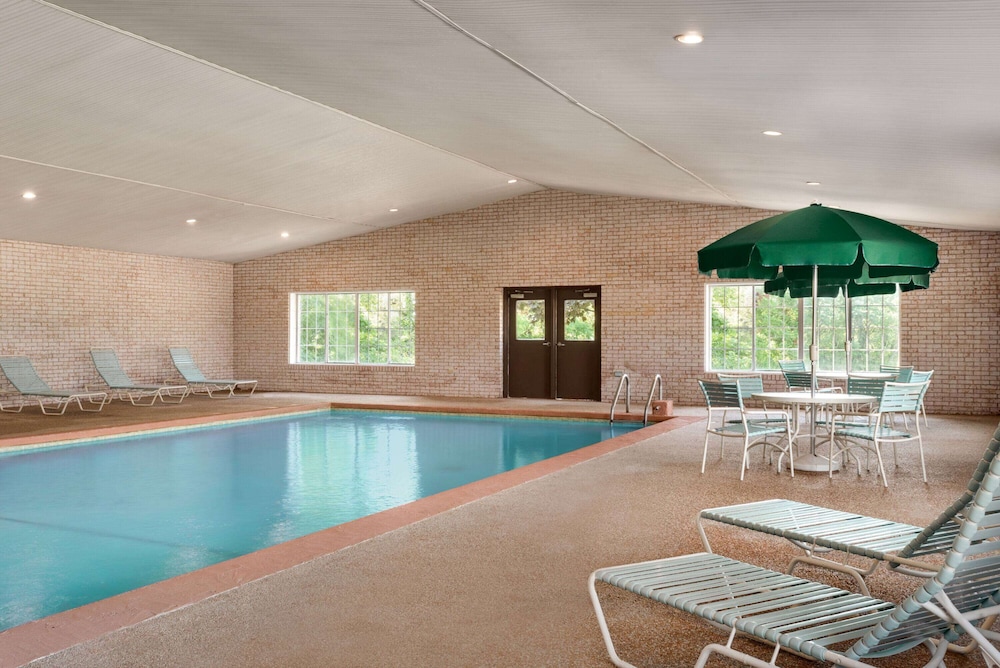 Days Inn by Wyndham Whitmore Lake 41/64