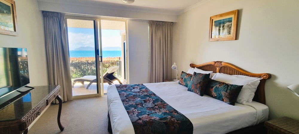 2 Bedrooms, Apartment, King and Queen Bed, Beach Front, Pet Friendly