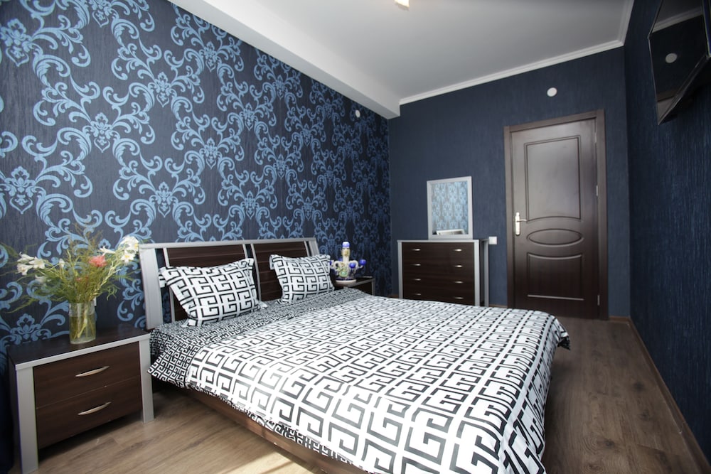 2 BEDROOMS, DELUXE, APARTMENT, CITY VIEW, KITCHEN