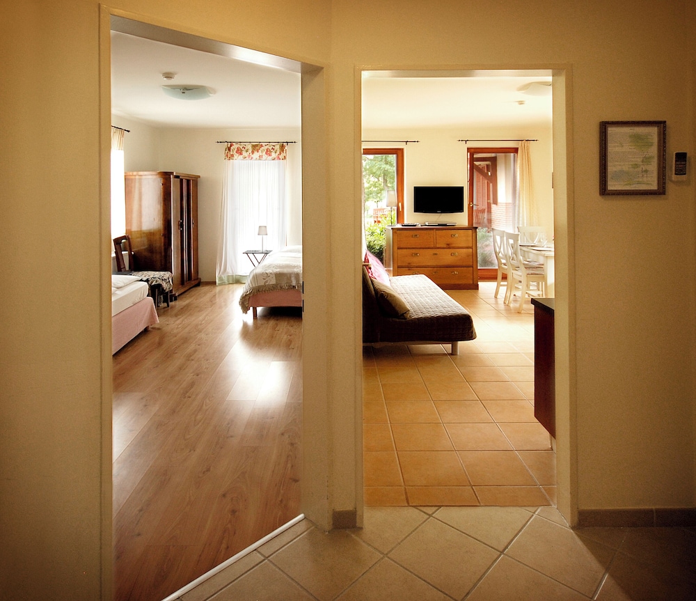 Hullam Villa 24/47