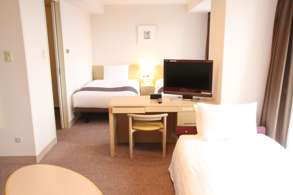 MERCURE YOKOSUKA 27/70