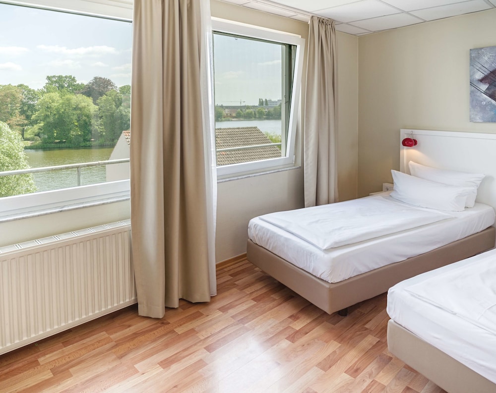 Am Schloss Kopenick By Golden Tulip Ex Best Western Hotel Am Schloss Koepenick 33/77