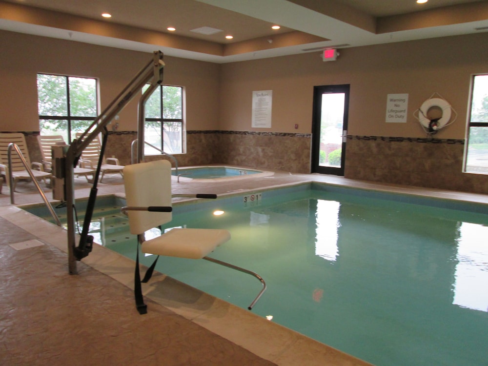 Holiday Inn Express Cloverdale(Greencastle) 36/59