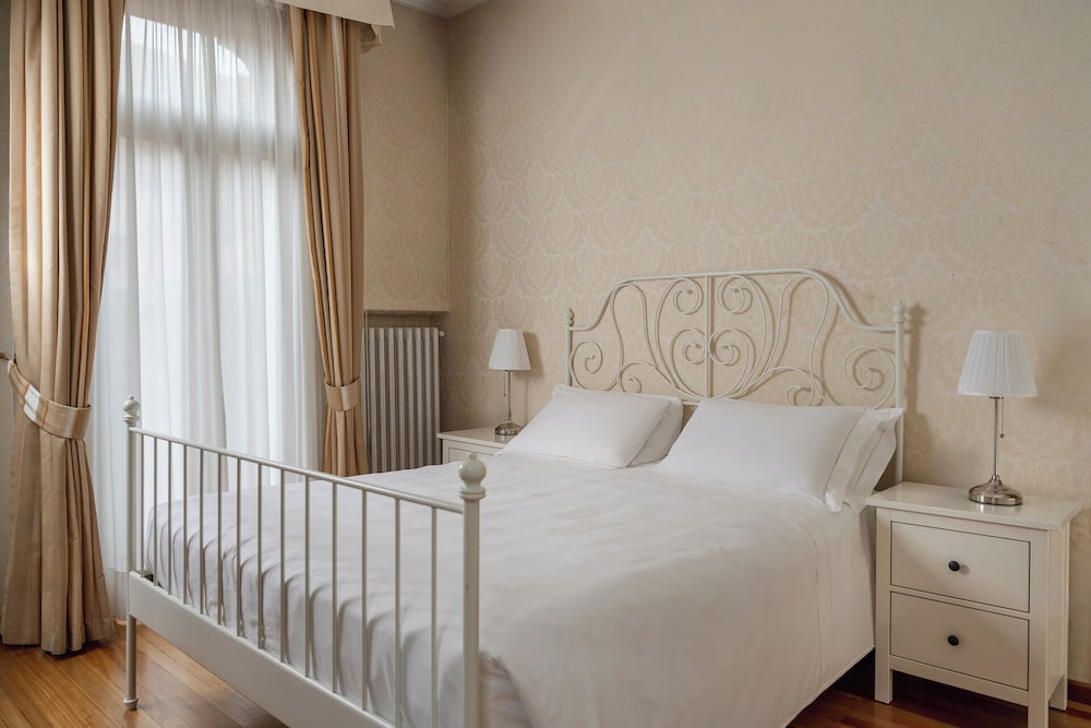 2 BEDROOMS, APARTMENT, CANAL VIEW, ANNEX