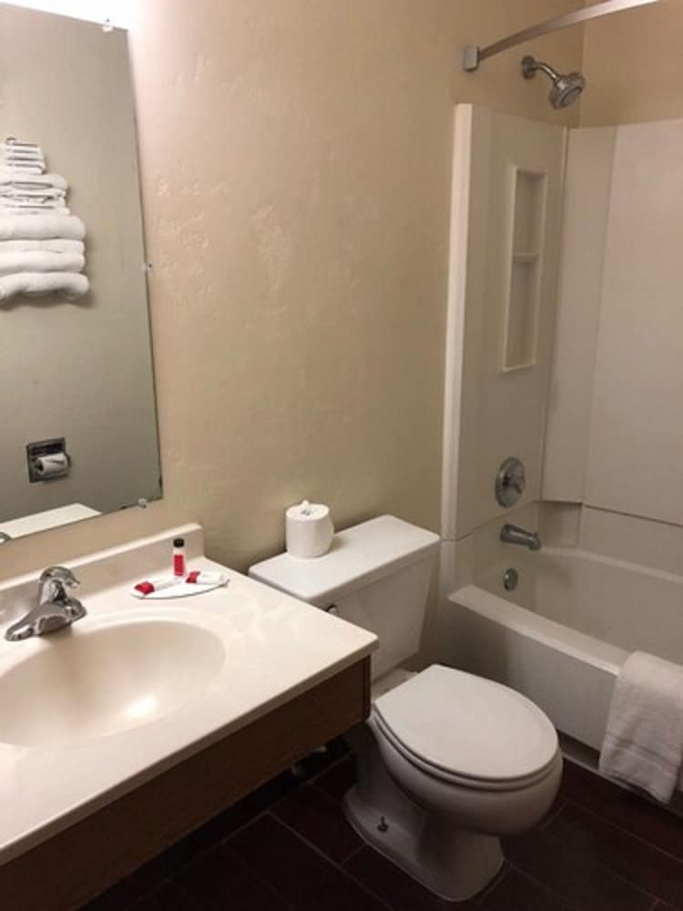 Super 8 By Wyndham Klamath Falls 18/28