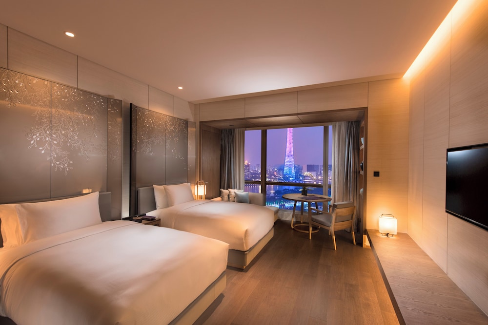 DELUXE, TWIN BEDS, RIVER AND TOWER VIEW