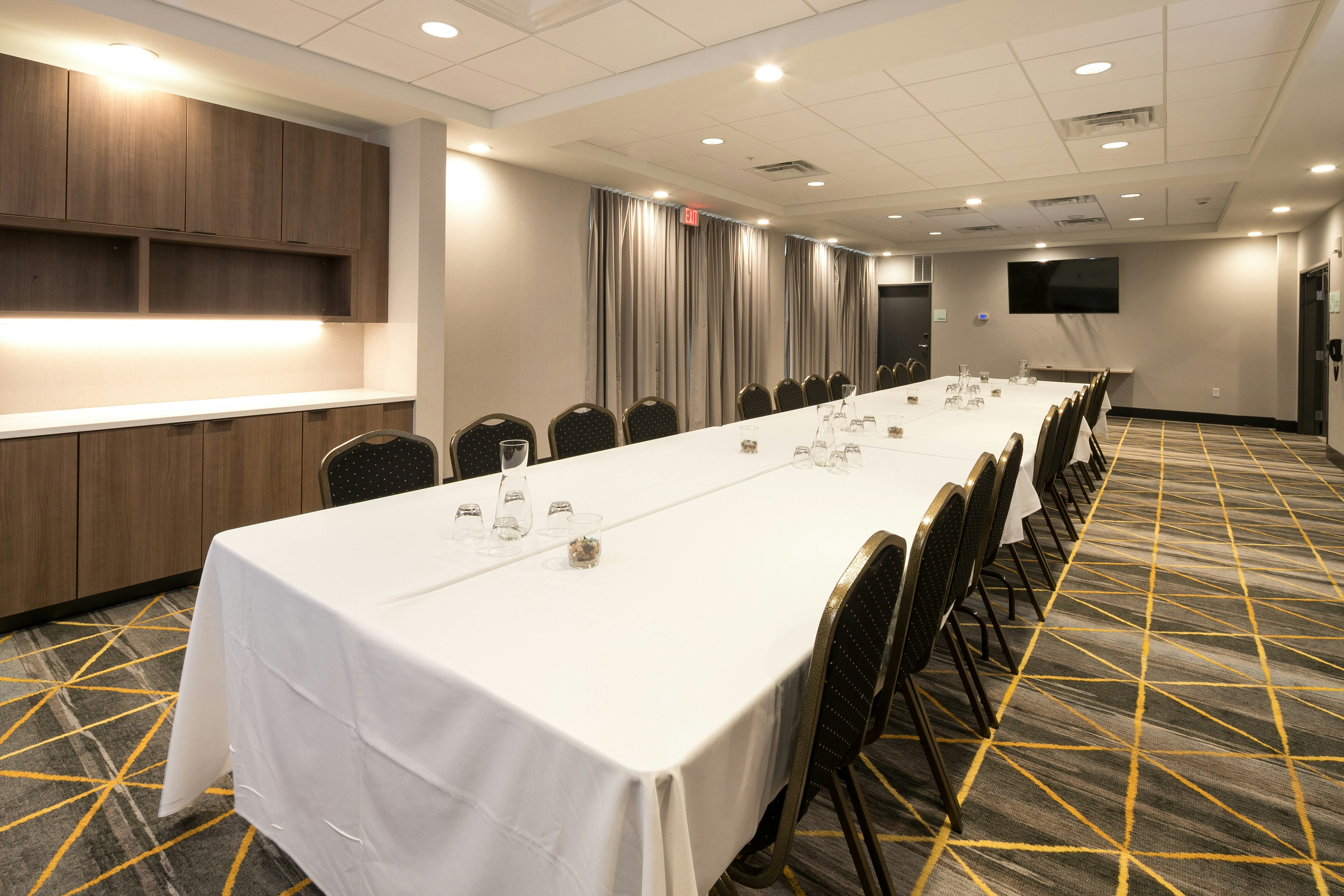 Holiday Inn & Suites Mount Pleasant 54/64