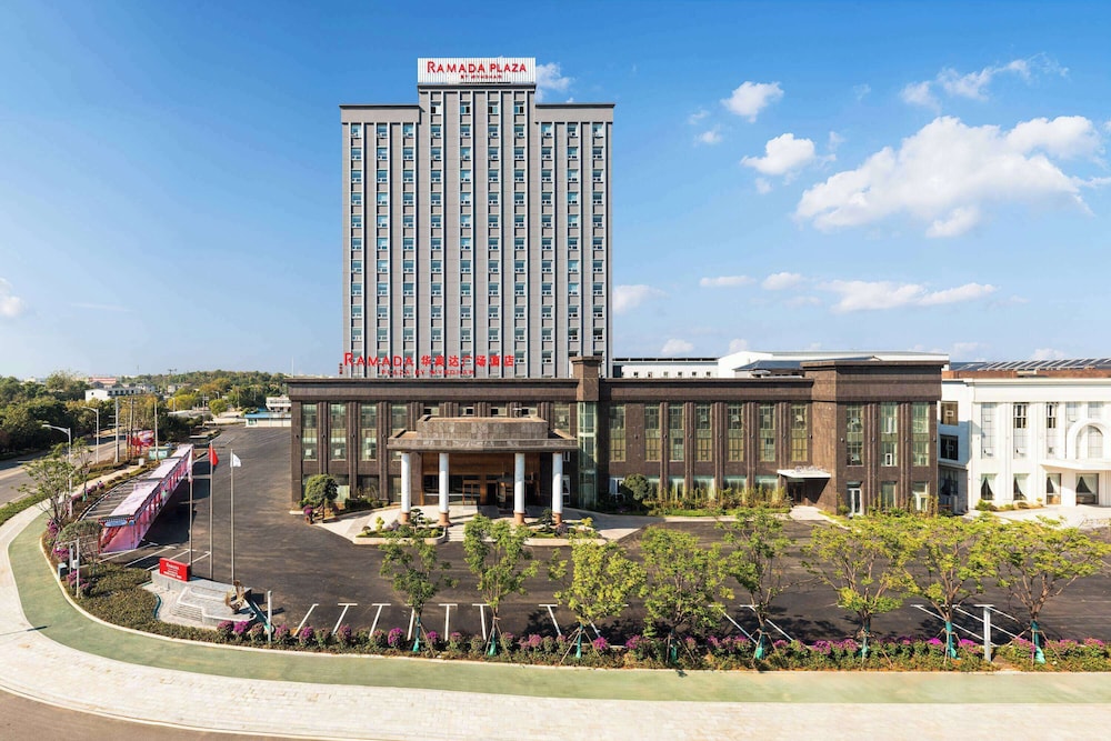 Ramada Plaza by Wyndham Ezhou Binjiang 3/23