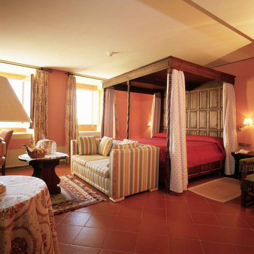 Parador De Cardona 15/32