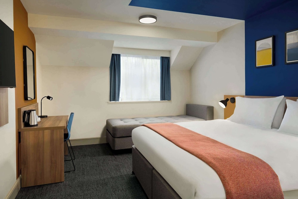 Standard, 1 King and 1 Single Beds