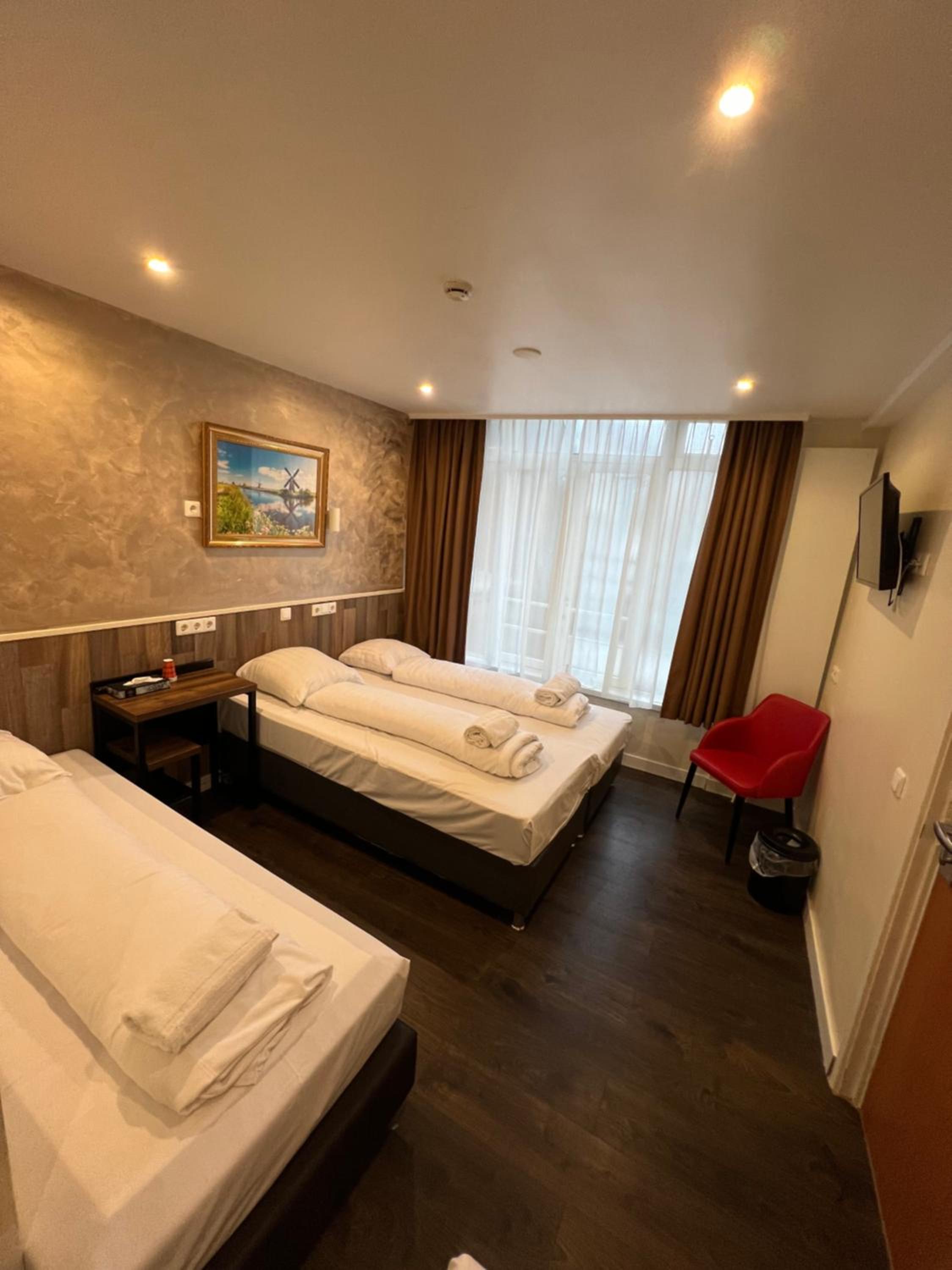 Dam Hotel 37/55