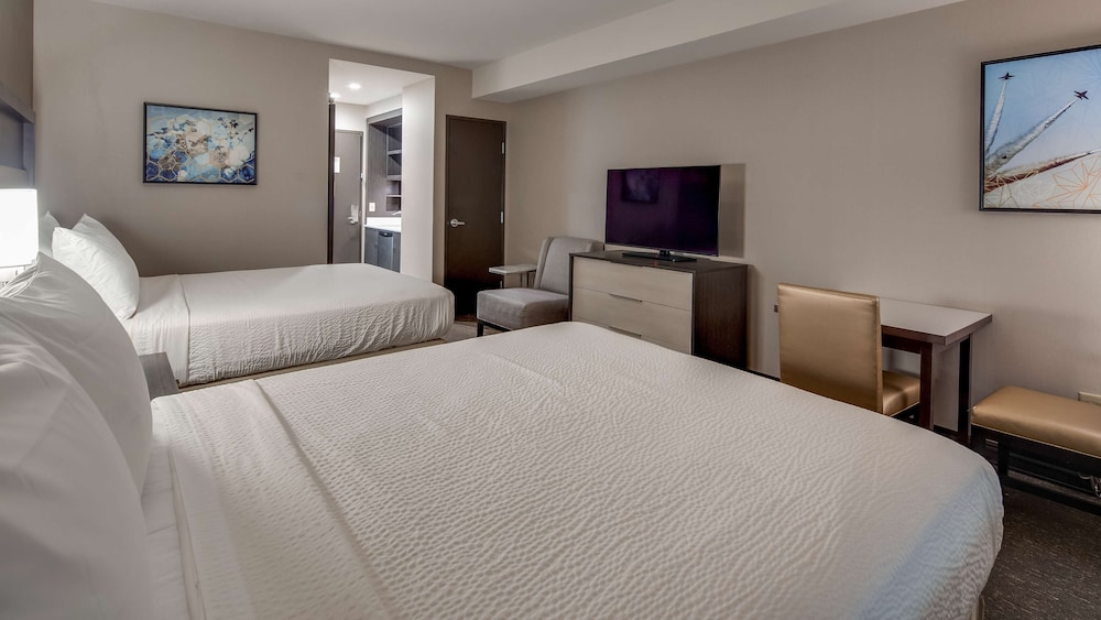 Best Western Plus Executive Residency Rigby's Water World Hotel 12/44