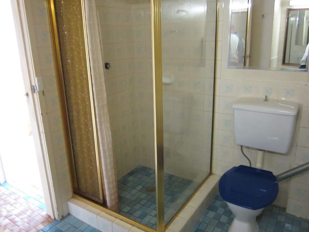 Canberra Lyneham Motor Inn 46/48