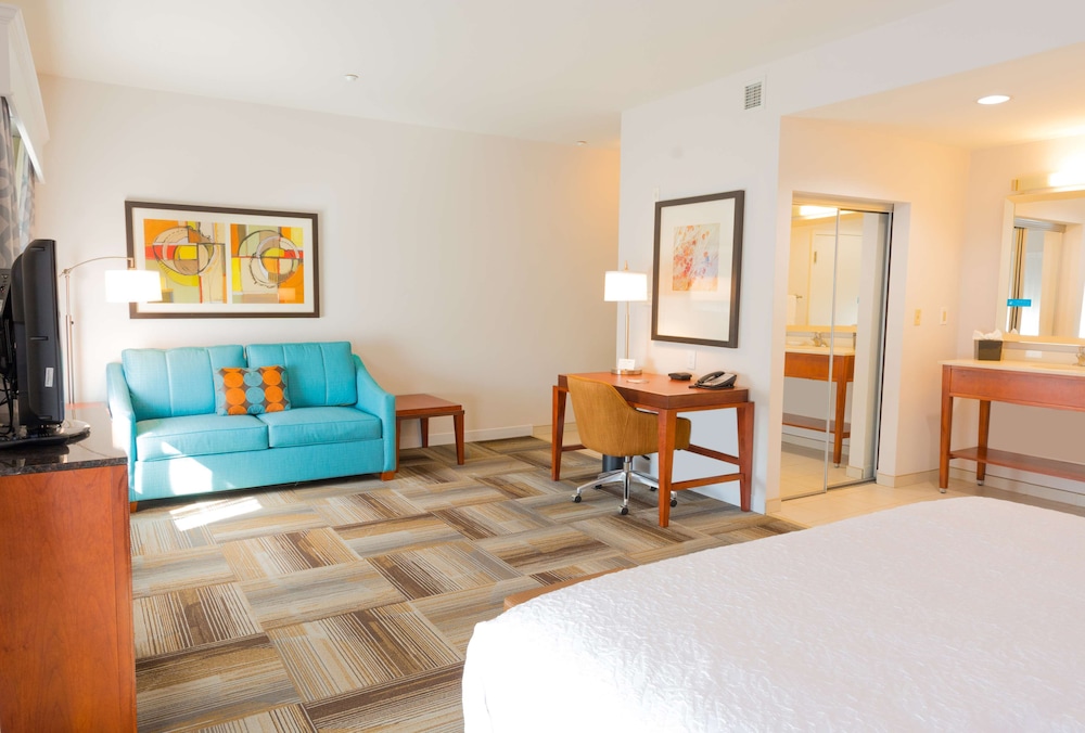 Hampton Inn Suites Riverside Corona East 22/66
