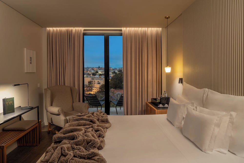 SUPERIOR, QUEEN BED, TERRACE
