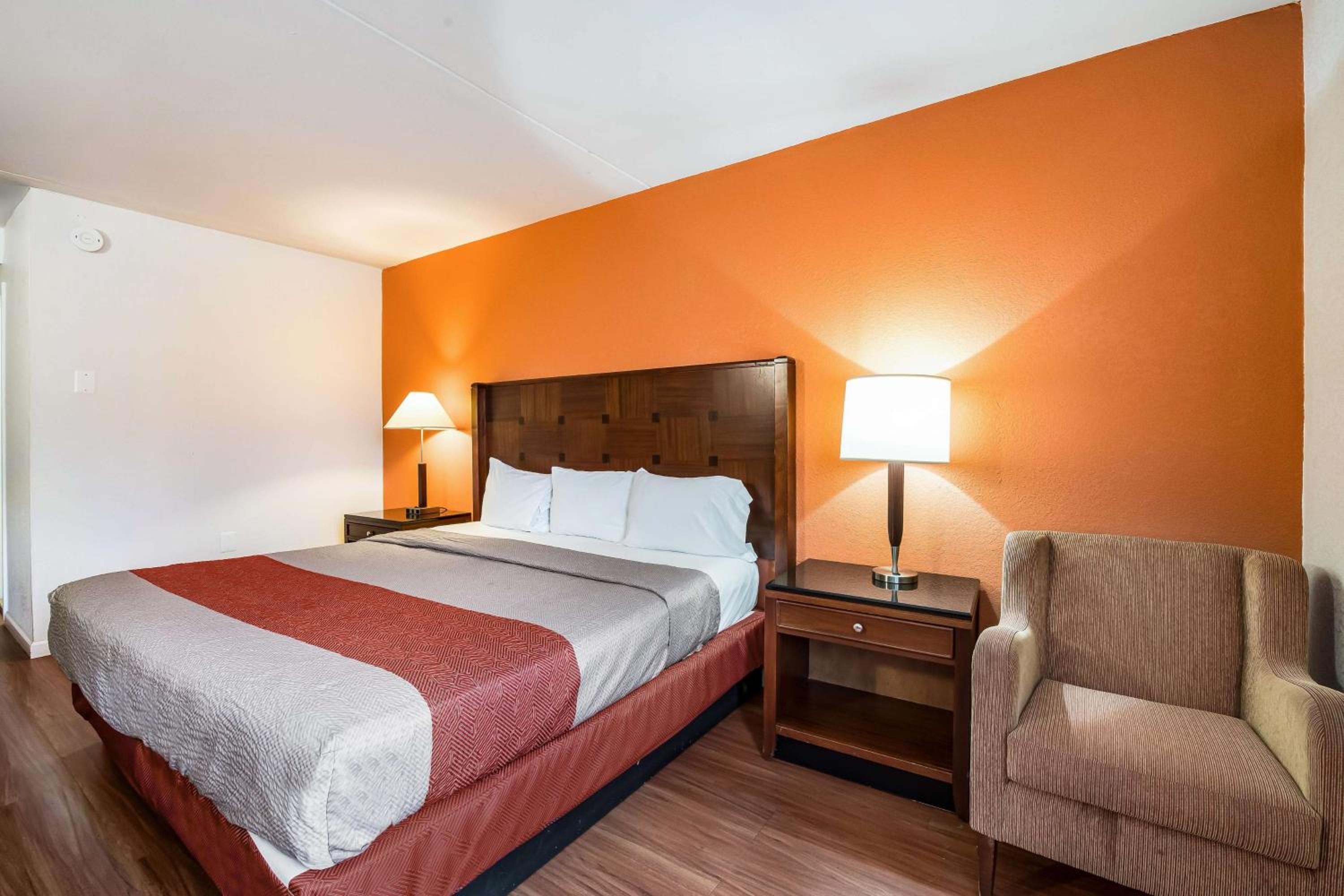 غرفة بسرير كينج، Motel6 Tinton Falls, NJ - Neptune 3/10