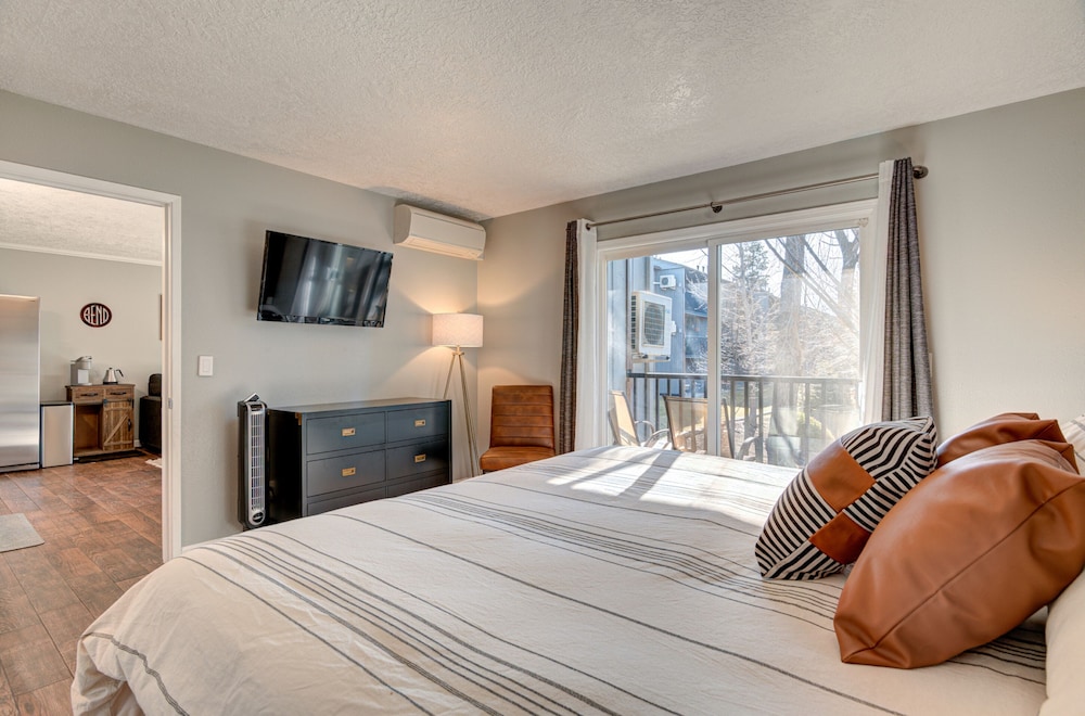 Bend Riverside Inn &amp; Suites 12/51