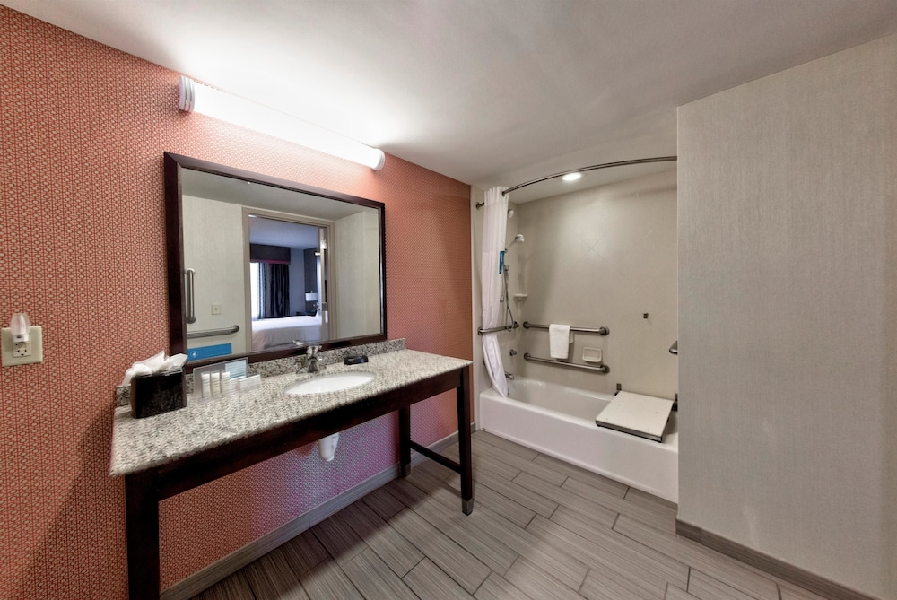 HAMPTON INN NEPTUNE/WALL 51/54