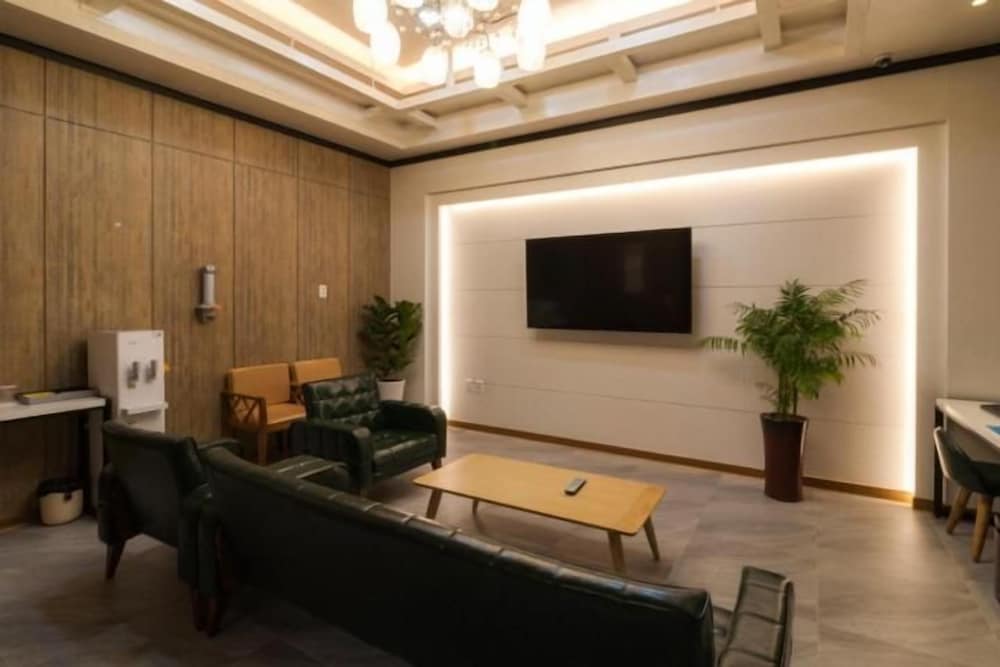 Mj Tour Hostel 35/47