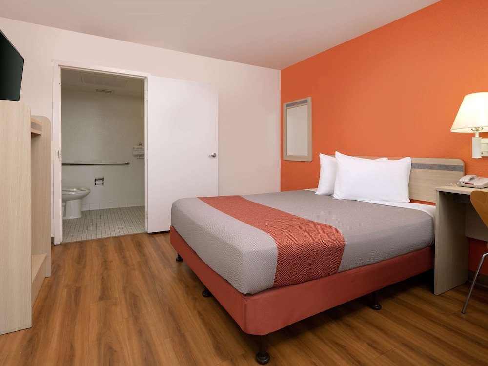 Motel6 Santa Maria, CA - North 28/43