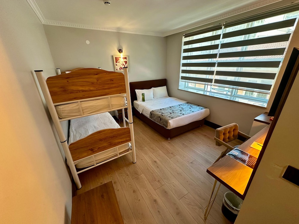 Lotis Hotel 2/35