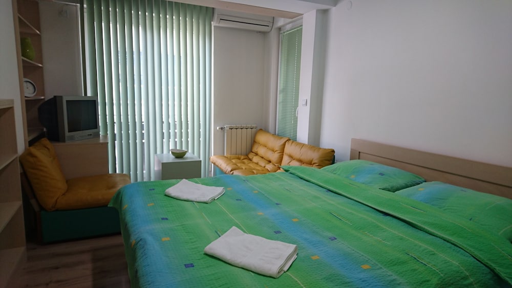Accommodation Mell 9/30