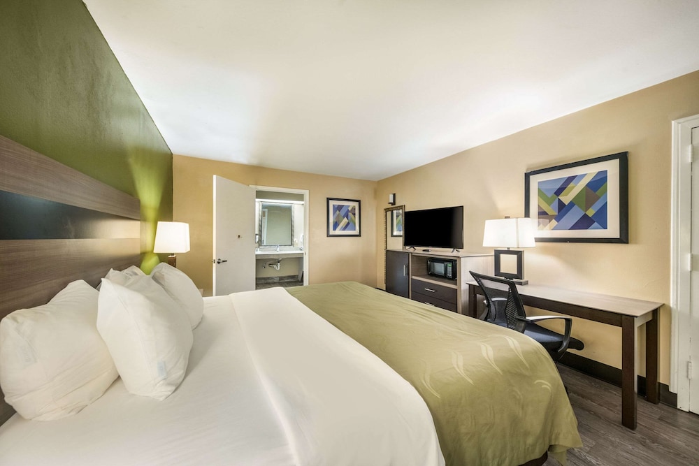 Quality Inn Suites Garland East Dallas 24/56