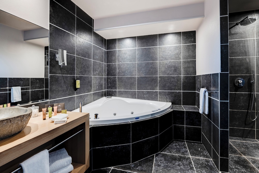Relais Chateaux Chateau Des Avenieres 44/46