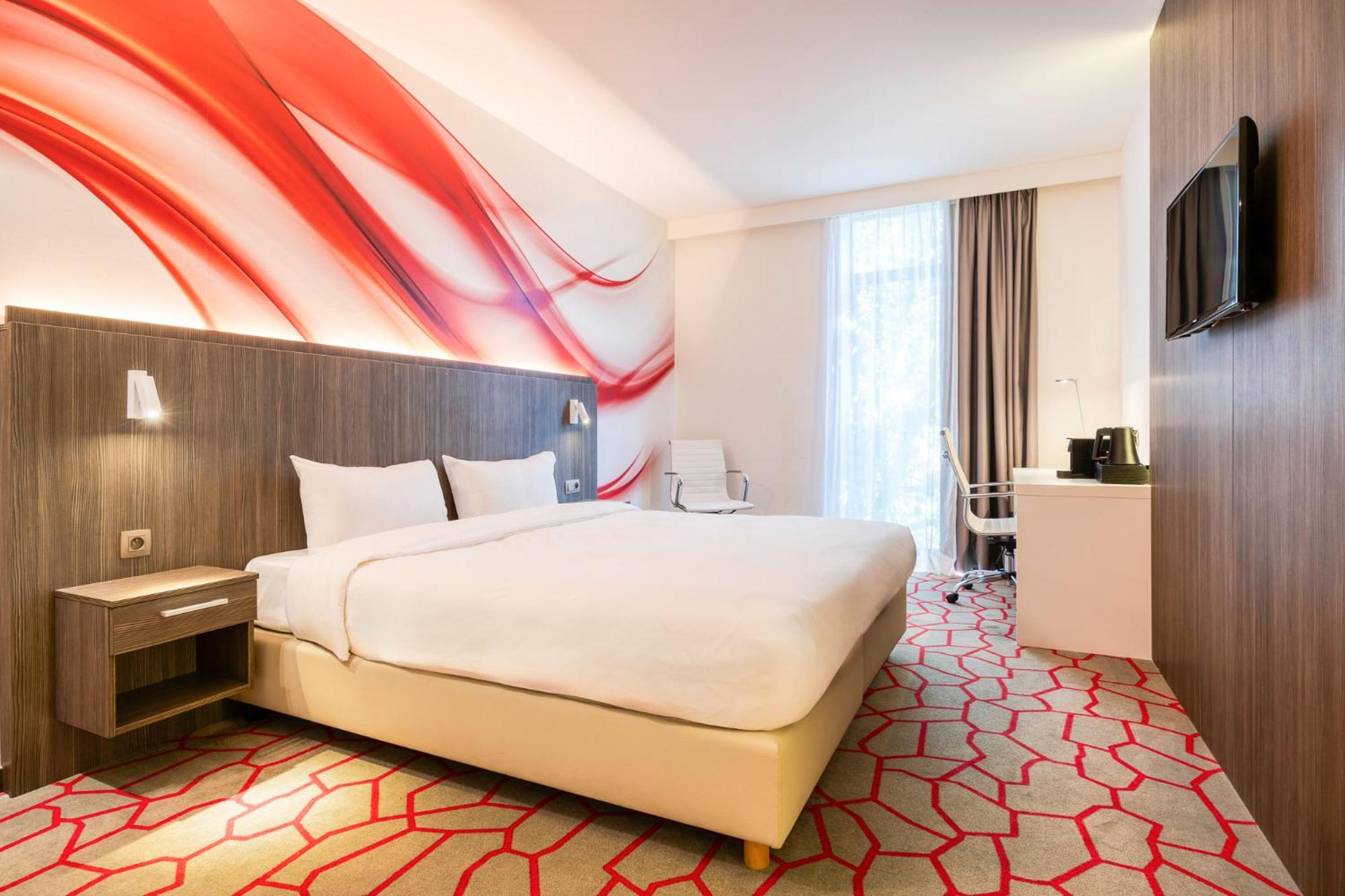 غرفة سوبيريور بسرير كينج، B&B HOTEL Mons Centre 2/10