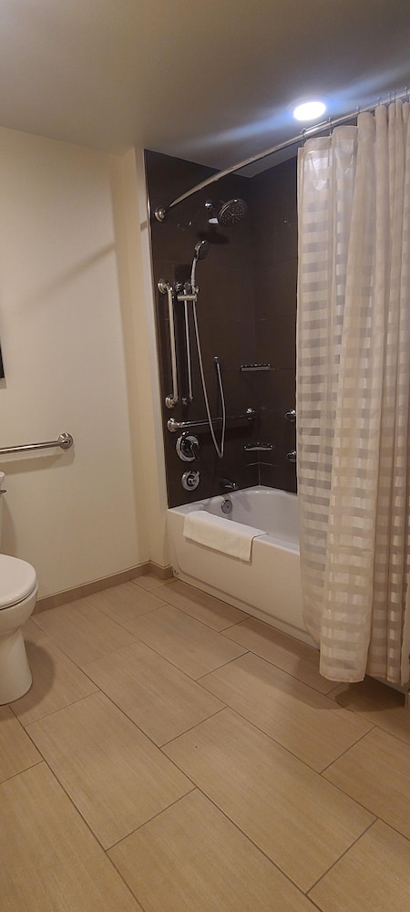 Hyatt House Seattle Downtown 36/74