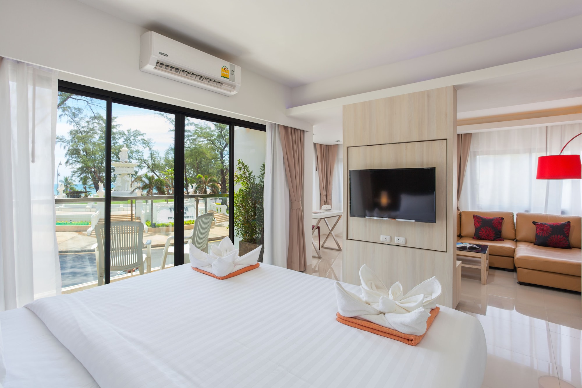 CORAL, JUNIOR SUITE