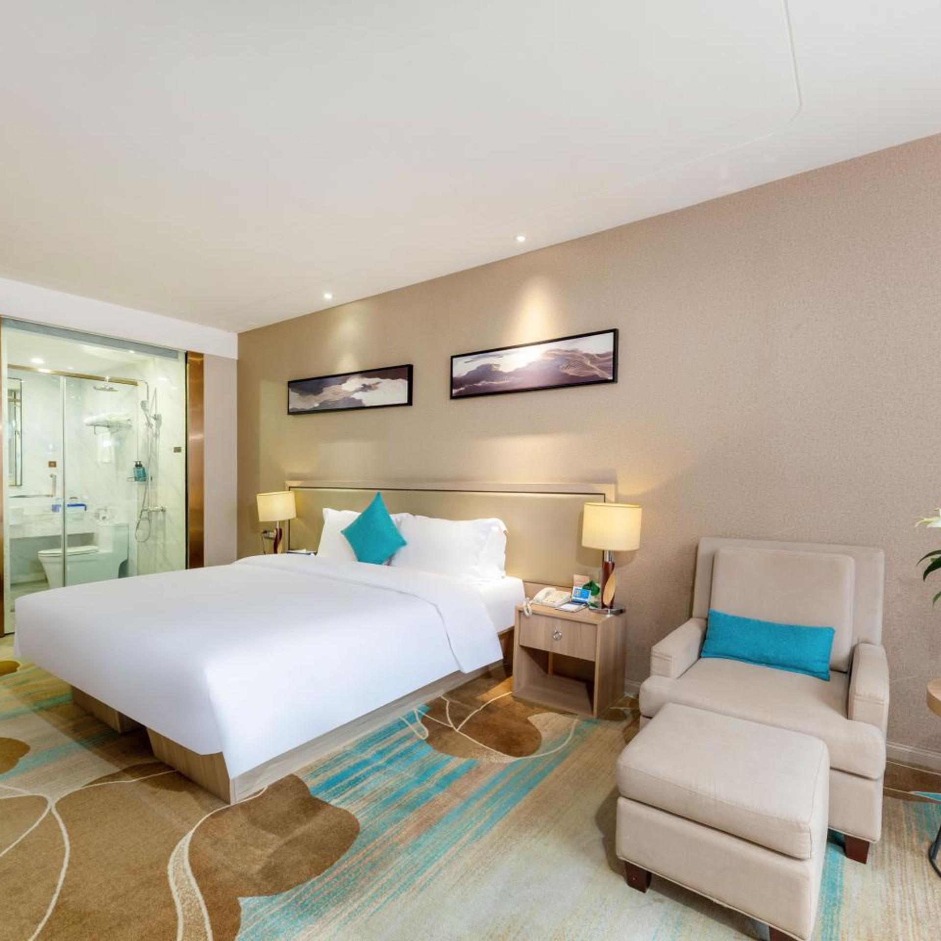 Qian Hai Holiday Hotel 23/68