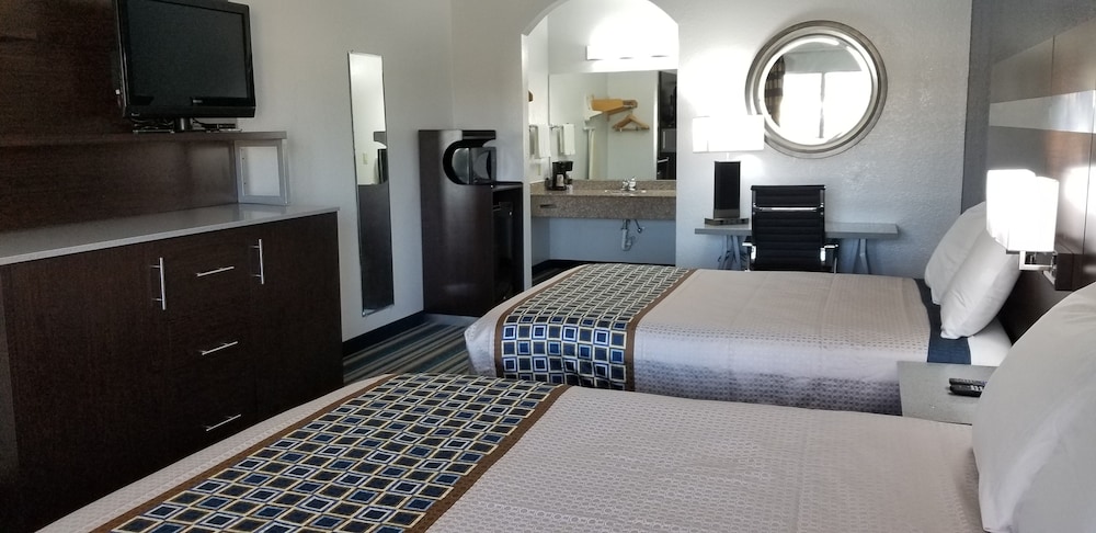 HomeBridge Inn & Suites (Ex Howard Johnson Inn and Suites Beaumont) 15/23