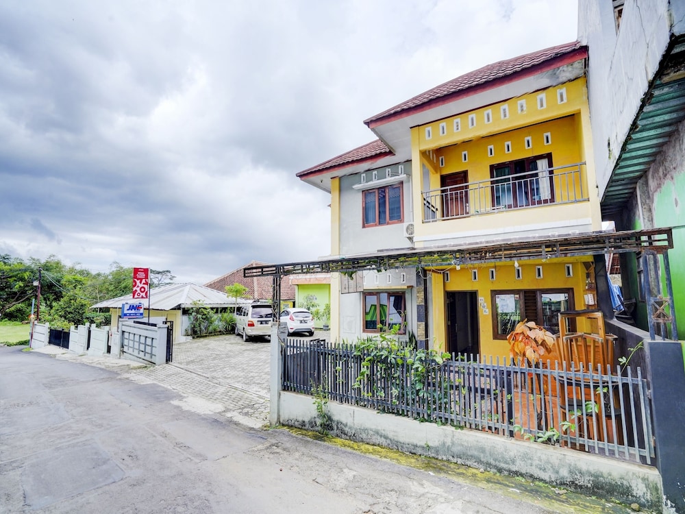 OYO 113676 Wisma Al-fahmi Syariah 1/25