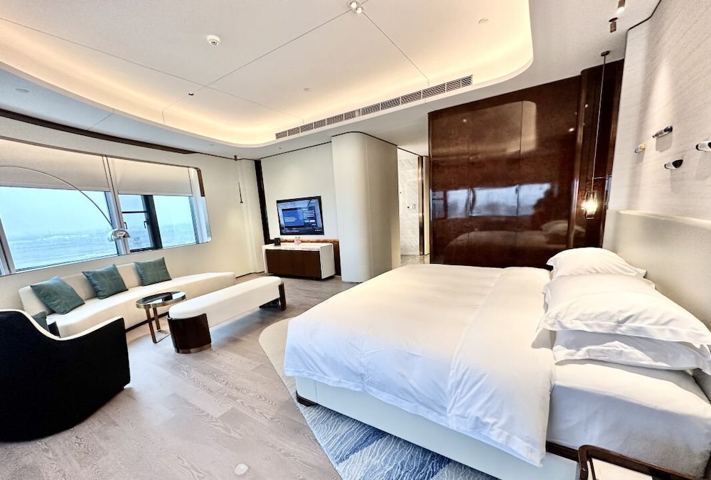 Junior Suite, King Bed