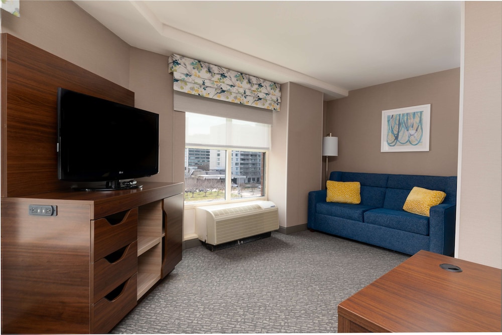Hampton Inn & Suites Arlington Crystal City DCA 38/64