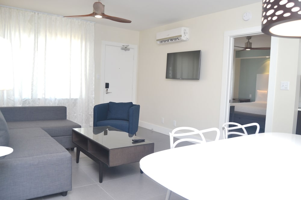 Royal Palms Resort And Spa A North Beach Village Resort Hotel 47/80