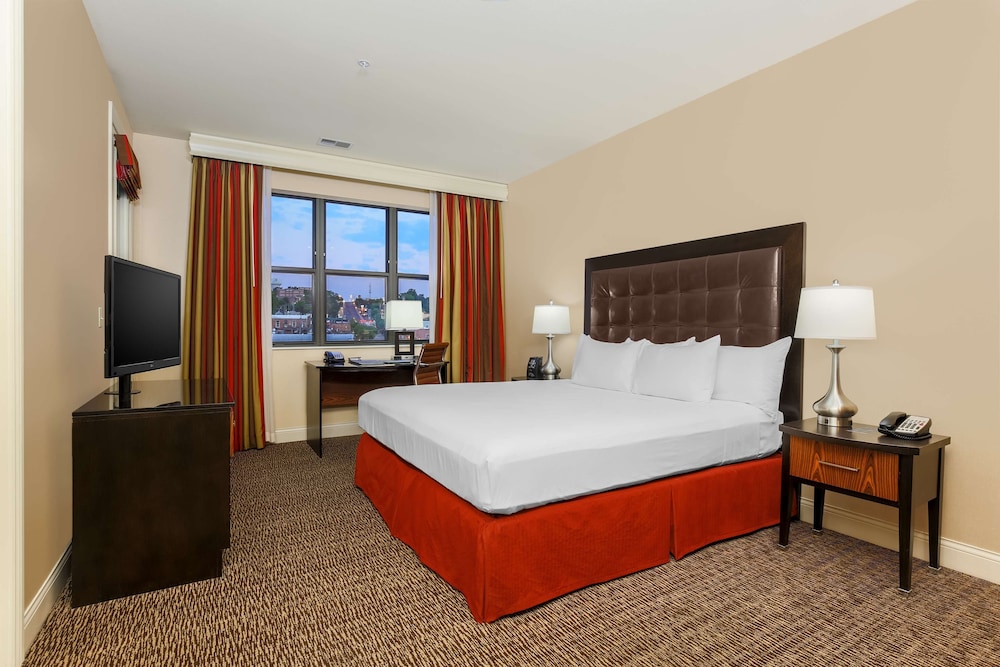 SUPERIOR, KING BED
