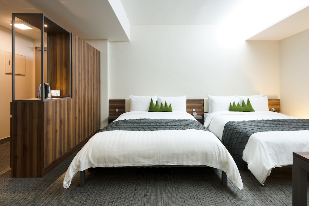 Metro Hotel Myeongdong 38/71